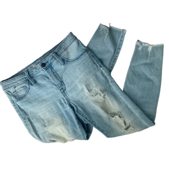 Distressed High Rise Cropped Jeans - Picture 6 of 7